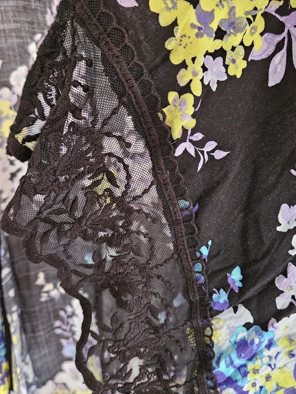 Torrid Vibrant Floral Lace-Trim Sleeveless Open Vest Whimsigoth 1X - Picture 6 of 7